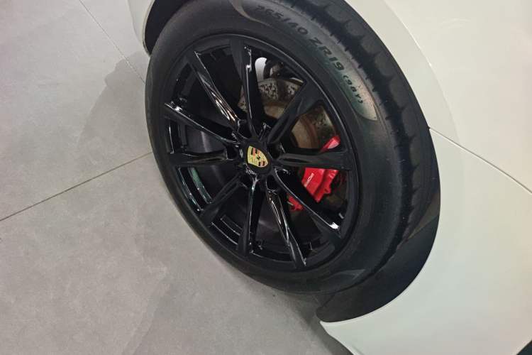 Used Porsche 718 2018 Cayman 2.0T Right Rear Wheel Hub