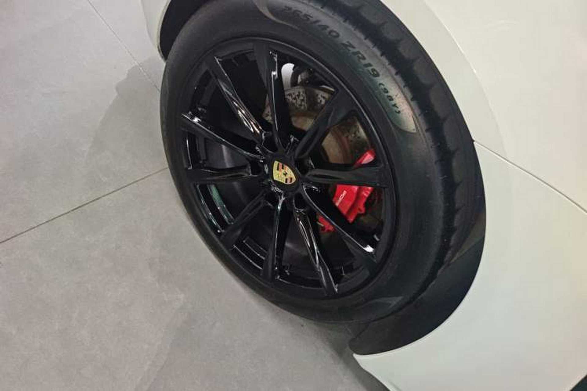 Used Porsche 718 2018 Cayman 2.0T Right Rear Wheel Hub