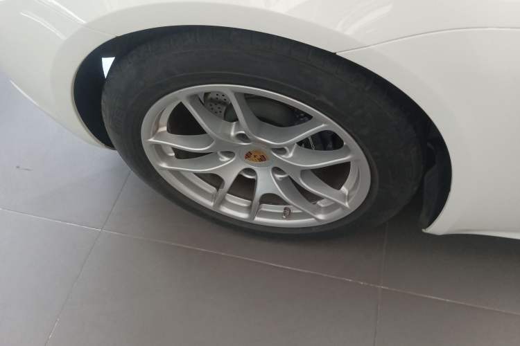 Used Porsche 718 2018 Cayman 2.0T Right Rear Wheel Hub