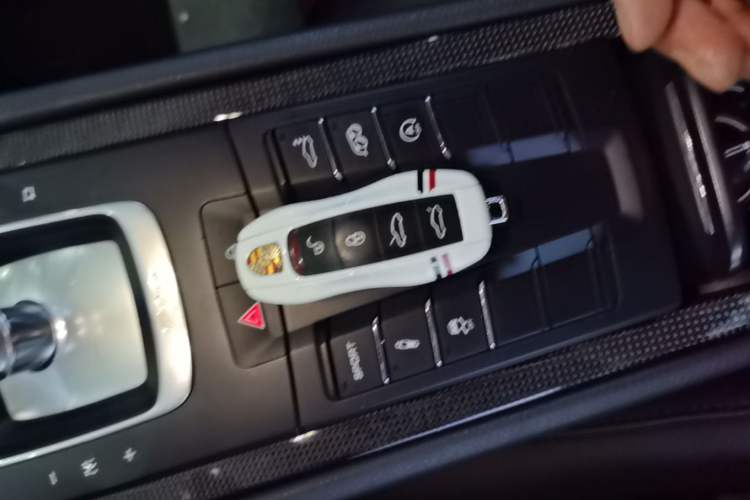 Used Porsche 718 2018 Cayman 2.0T Vehicle Key