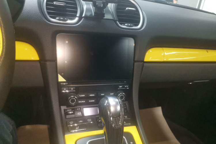 Used Porsche 718 2018 Cayman 2.0T Audio And AC Panel