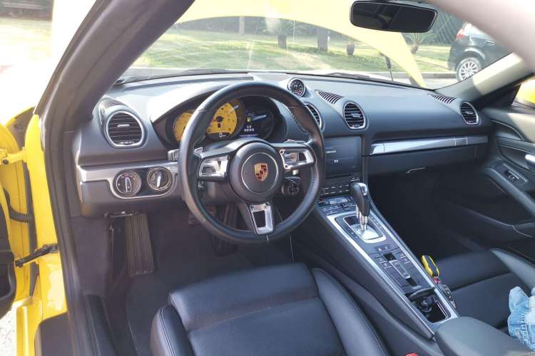 Used Porsche 718 2018 Boxster 2.0T Center Console