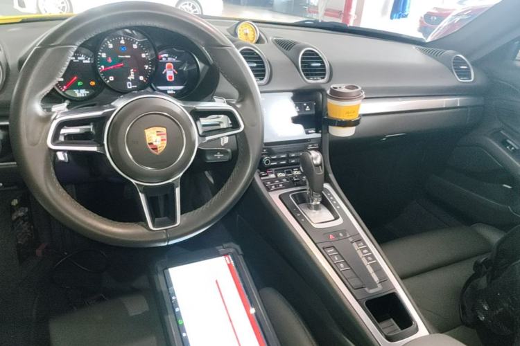 Used Porsche 718 2018 Cayman 2.0T Center Console