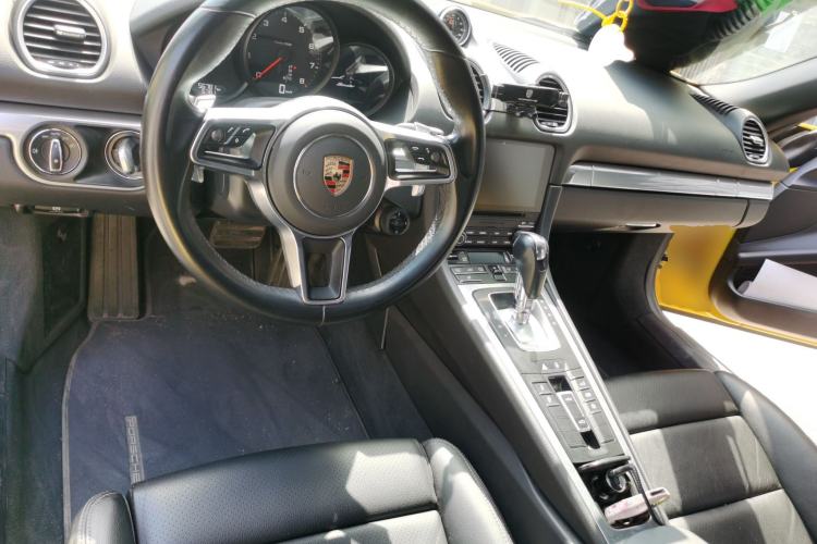 Used Porsche 718 2018 Boxster 2.0T Center Console