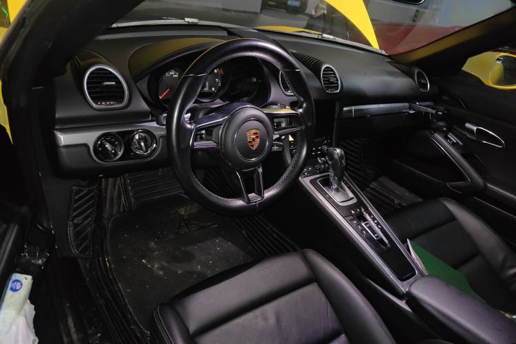 Used Porsche 718 2018 Boxster 2.0T Center Console