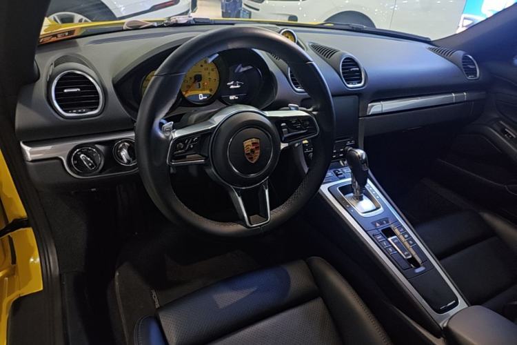 Used Porsche 718 2018 Boxster 2.0T Center Console
