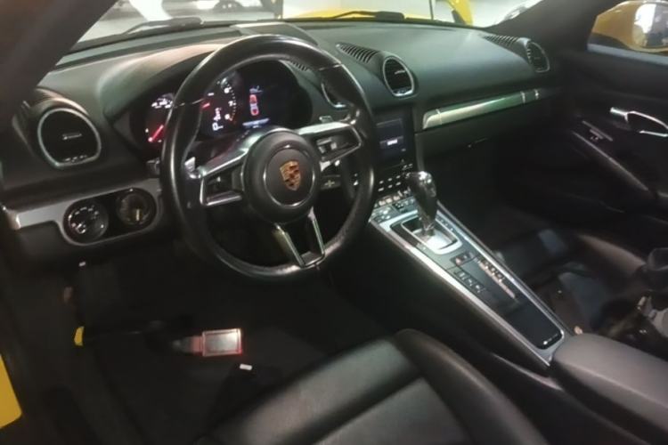 Used Porsche 718 2018 Cayman 2.0T Center Console