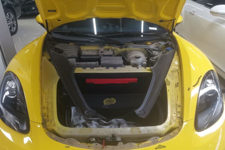 Used Porsche 718 2018 Cayman 2.0T Engine Bay