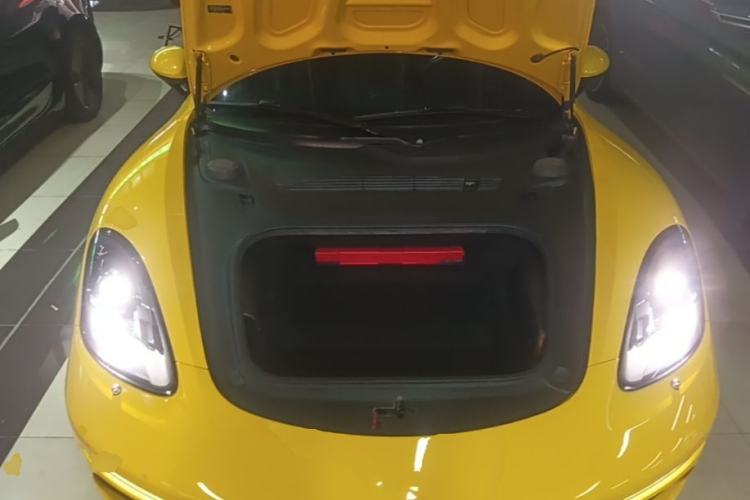 Used Porsche 718 2018 Cayman 2.0T Engine Bay