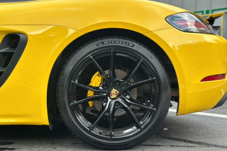 Used Porsche 718 2018 Cayman 2.0T Exterior 2