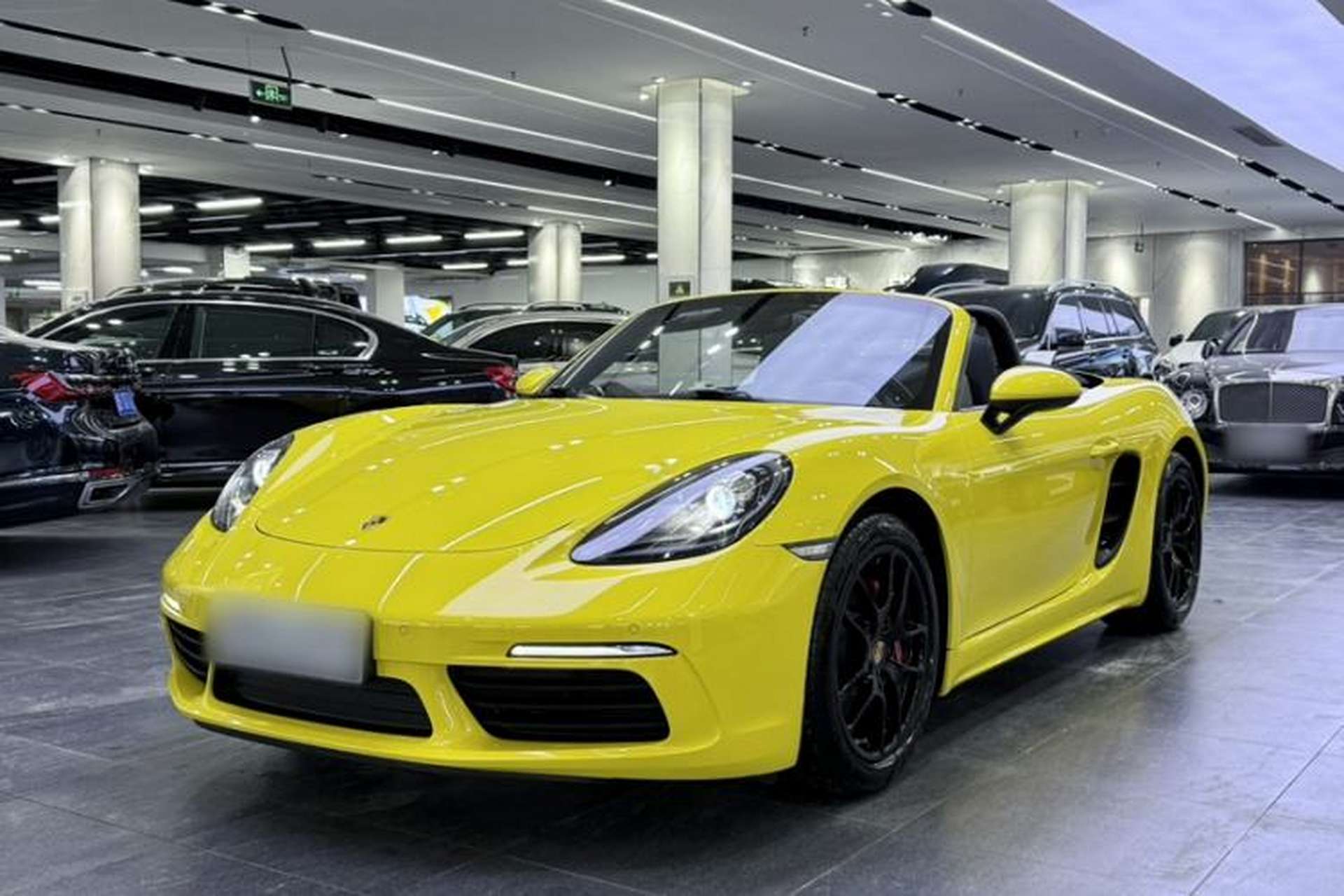 Used Porsche 718 2018 Boxster 2.0T Front Left 45 Deg