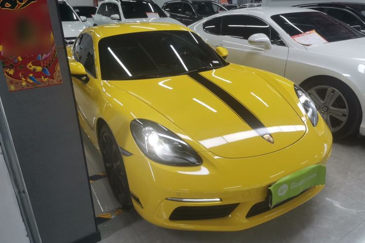 Used Porsche 718 2018 Cayman 2.0T Front Right 45 Deg