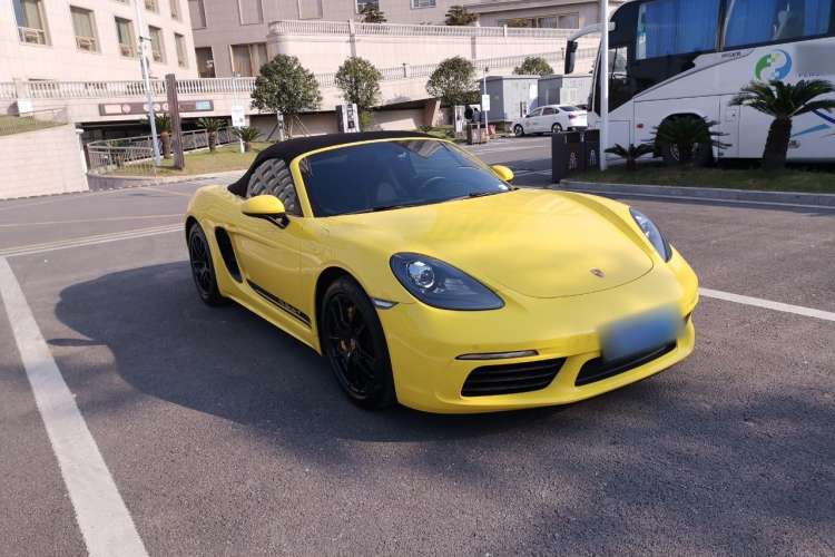 Used Porsche 718 2018 Boxster 2.0T Front Right 45 Deg