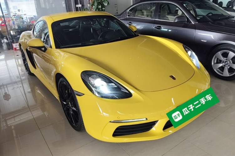 Used Porsche 718 2018 Cayman 2.0T Front Right 45 Deg