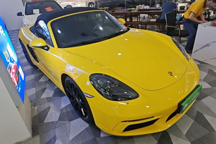 Used Porsche 718 2018 Boxster 2.0T Front Right 45 Deg