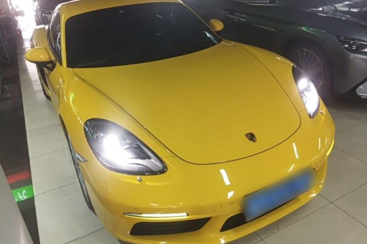 Used Porsche 718 2018 Cayman 2.0T Front Right 45 Deg