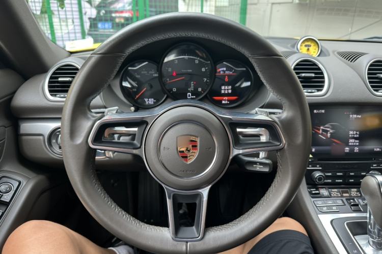 Used Porsche 718 2018 Cayman 2.0T Interior 2