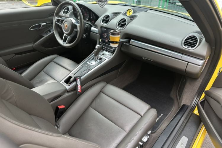 Used Porsche 718 2018 Cayman 2.0T Interior 3