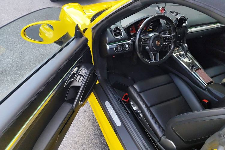 Used Porsche 718 2018 Boxster 2.0T Interior 3