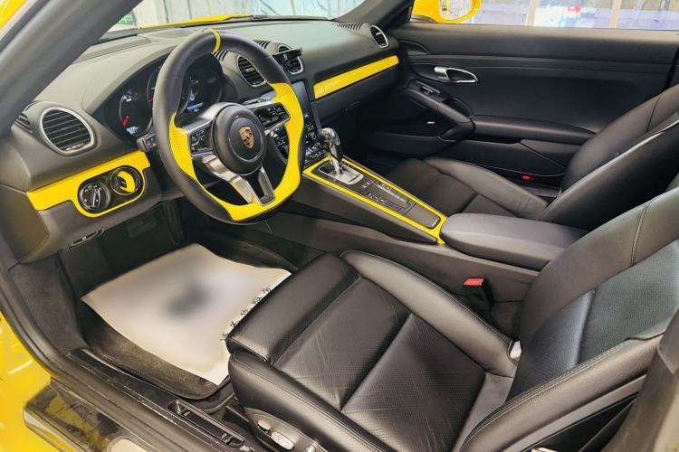 Used Porsche 718 2018 Cayman 2.0T Interior 3