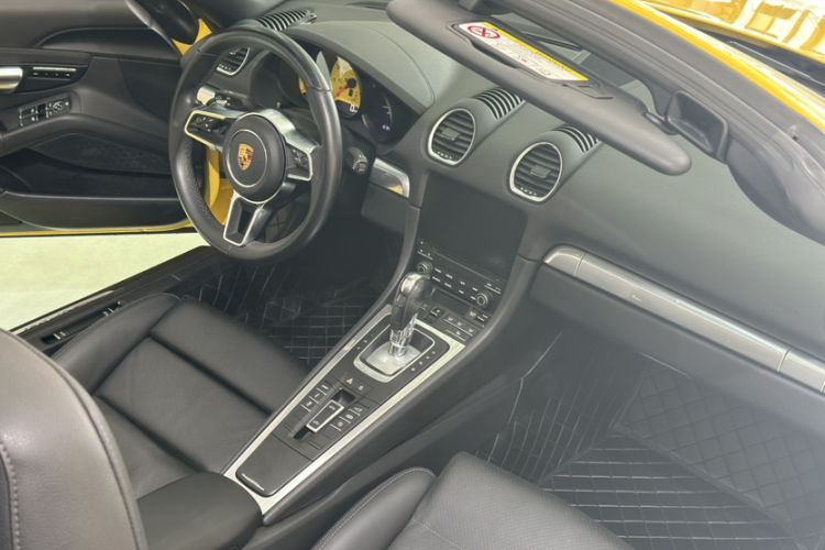 Used Porsche 718 2018 Boxster 2.0T Interior 6