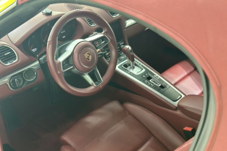 Used Porsche 718 2018 Boxster 2.0T Interior 6