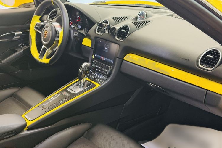 Used Porsche 718 2018 Cayman 2.0T Interior 6
