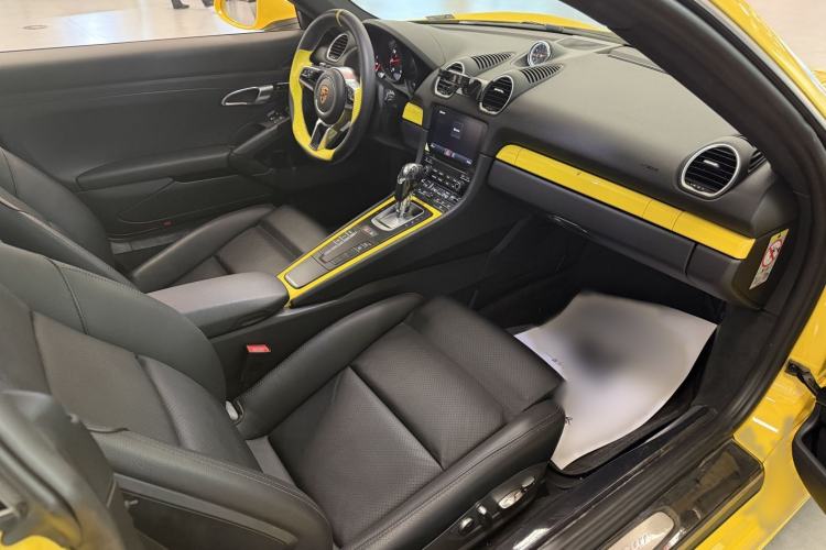 Used Porsche 718 2018 Cayman 2.0T Interior 7