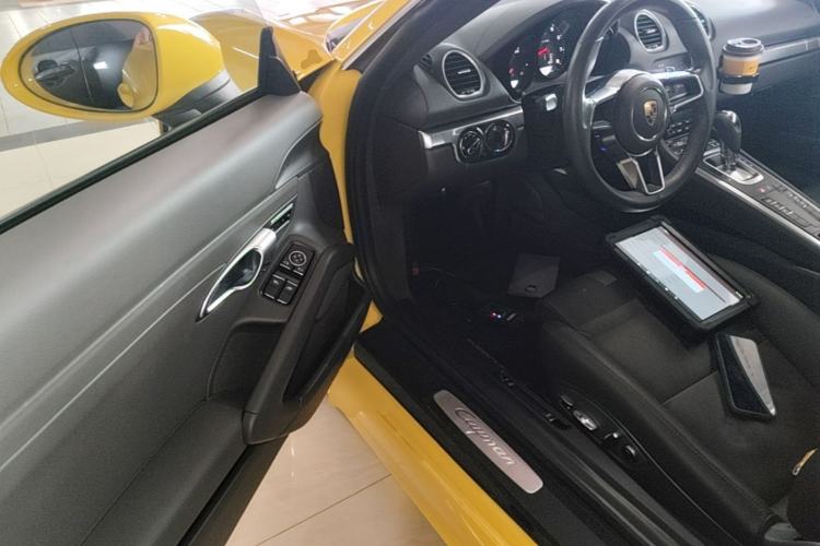 Used Porsche 718 2018 Cayman 2.0T Left Front Seat