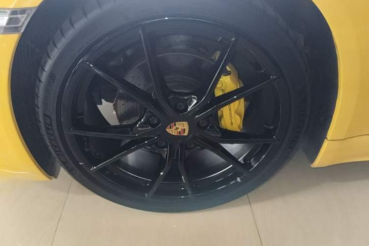 Used Porsche 718 2018 Cayman 2.0T Left Front Wheel Hub