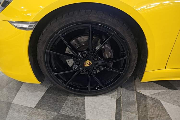 Used Porsche 718 2018 Boxster 2.0T Left Front Wheel Hub