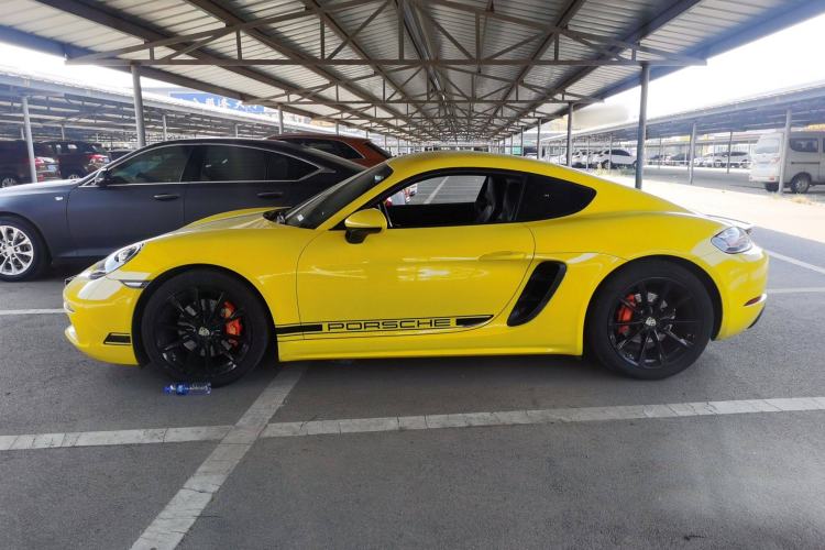 Used Porsche 718 2018 Cayman 2.0T Left Side