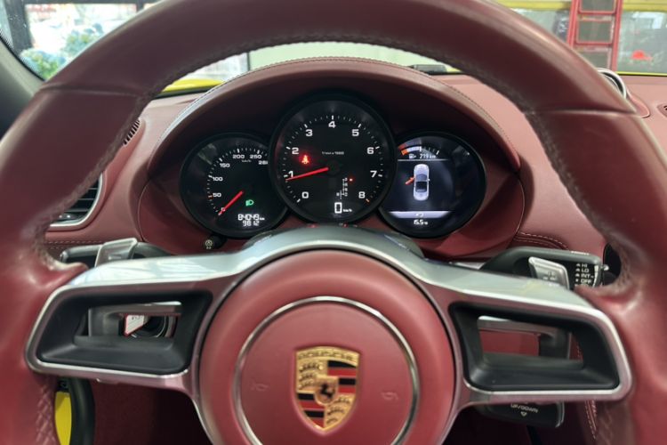 Used Porsche 718 2018 Boxster 2.0T Odometer Close Up