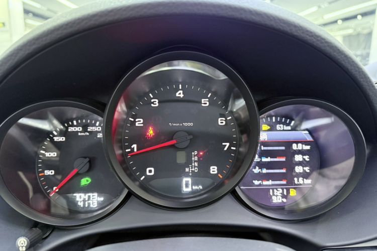 Used Porsche 718 2018 Boxster 2.0T Odometer Close Up