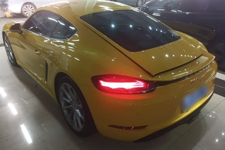 Used Porsche 718 2018 Cayman 2.0T Rear Left 45 Deg