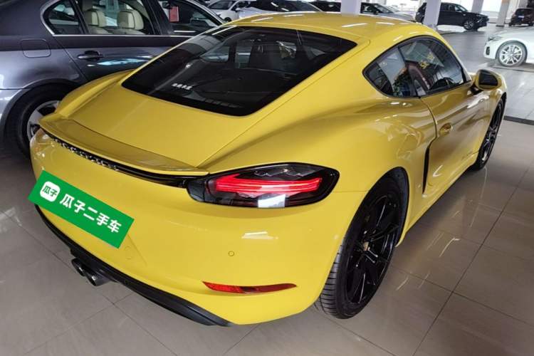 Used Porsche 718 2018 Cayman 2.0T Rear Right 45 Deg