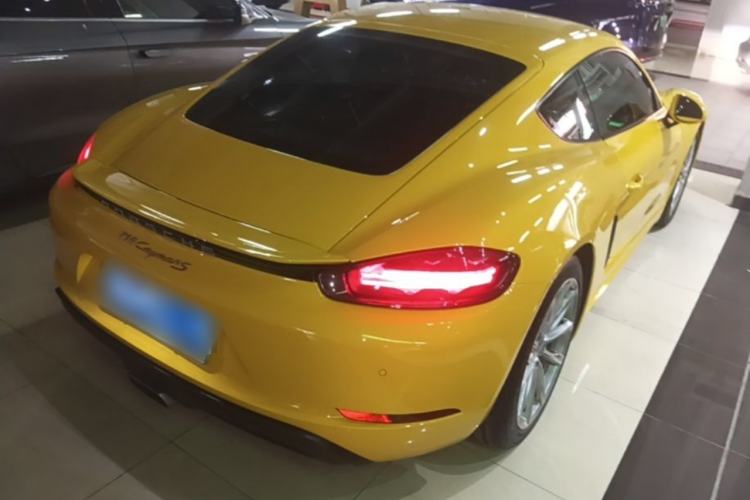 Used Porsche 718 2018 Cayman 2.0T Rear Right 45 Deg