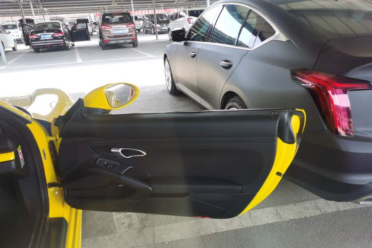 Used Porsche 718 2018 Cayman 2.0T Right Front Door Interior