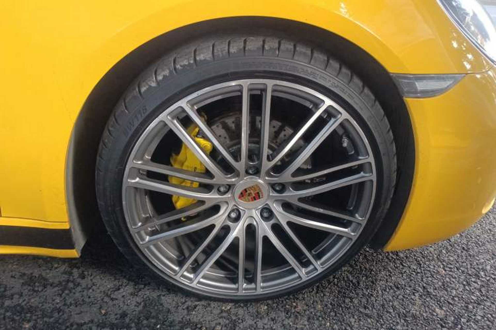 Used Porsche 718 2018 Cayman 2.0T Right Front Wheel Hub