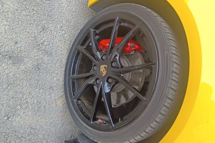 Used Porsche 718 2018 Cayman 2.0T Right Front Wheel Hub