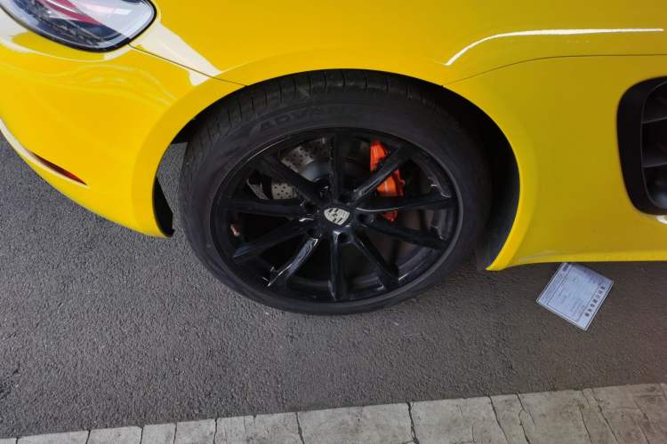 Used Porsche 718 2018 Cayman 2.0T Right Rear Wheel Hub