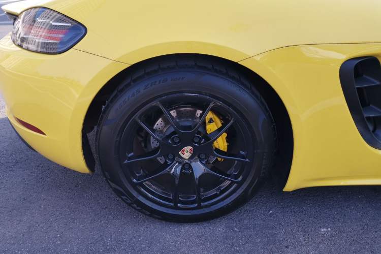 Used Porsche 718 2018 Boxster 2.0T Right Rear Wheel Hub