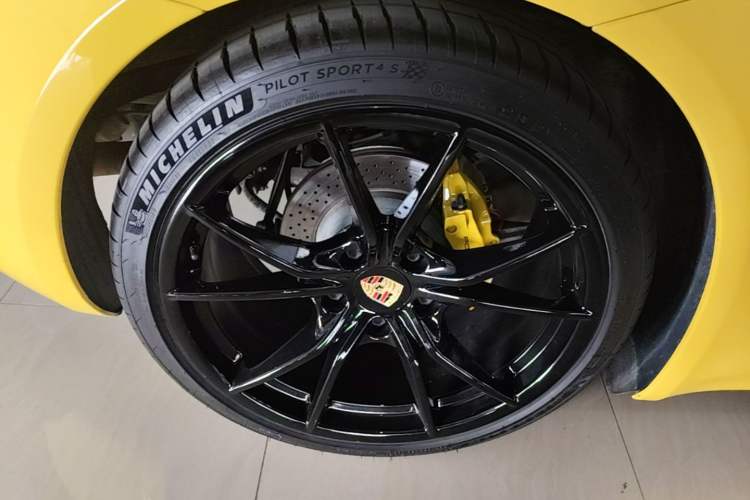 Used Porsche 718 2018 Cayman 2.0T Right Rear Wheel Hub