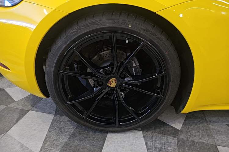 Used Porsche 718 2018 Boxster 2.0T Right Rear Wheel Hub