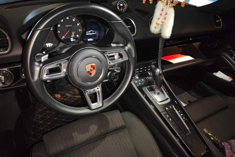 Used Porsche 718 2019 Cayman T 2.0T Center Console