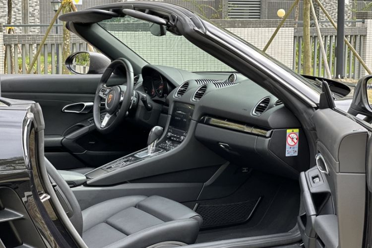 Used Porsche 718 2019 Boxster T 2.0T Interior 4