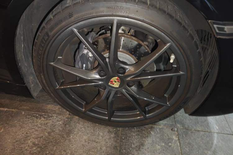 Used Porsche 718 2019 Cayman T 2.0T Right Front Wheel Hub
