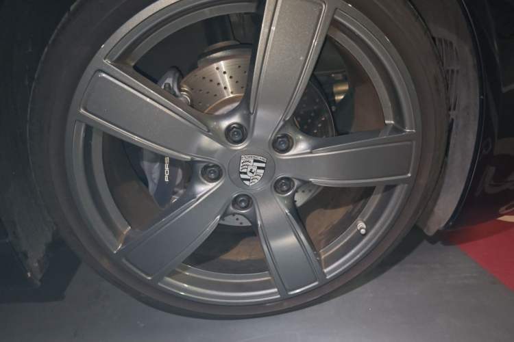 Used Porsche 718 2019 Cayman T 2.0T Right Front Wheel Hub
