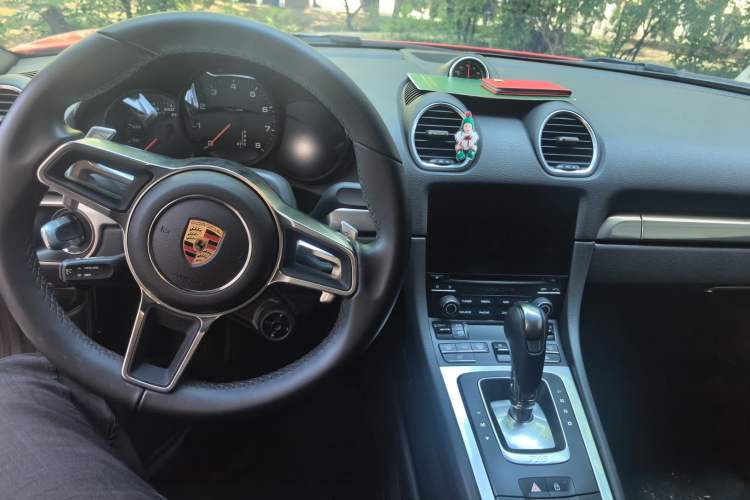 Used Porsche 718 2019 Boxster T 2.0T Center Console