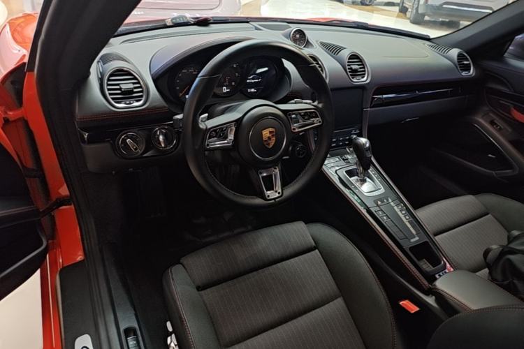 Used Porsche 718 2019 Cayman T 2.0T Center Console
